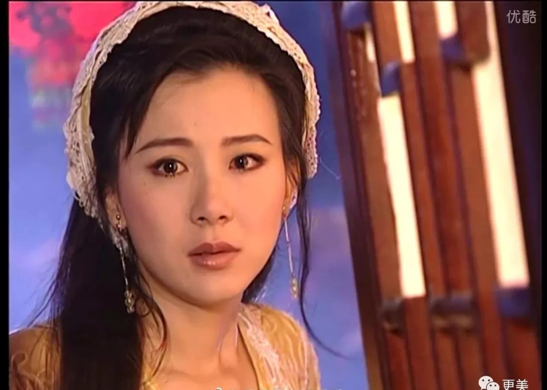 萧蔷获年度乘风精神奖，岁月不减的坚韧与优雅