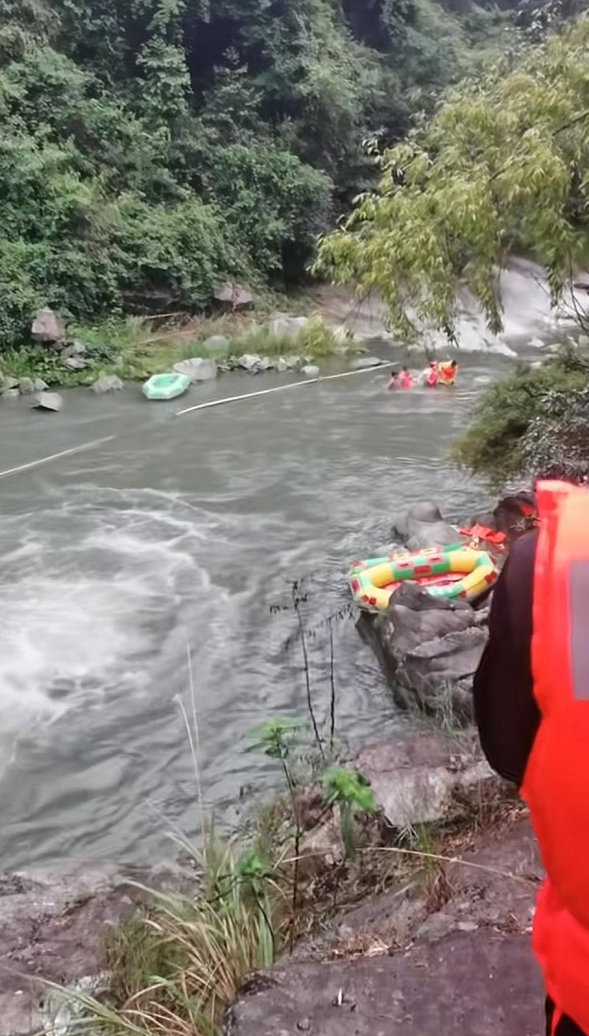 江西武功山景区夫妻俩漂流1死1伤，一次本该快乐却变成悲剧的出游