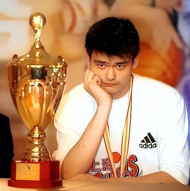 姚明，从上海少年到中国篮球的灯塔