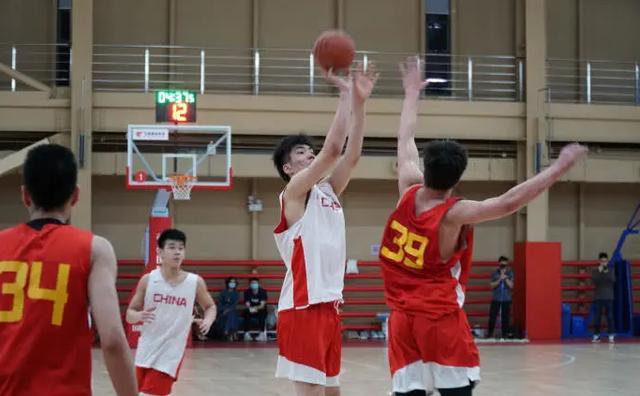 中国U17男篮不敌立陶宛，青春的挑战与成长