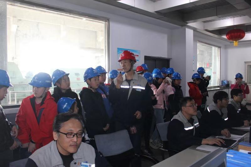 青岛一海水浴场回应装围栏，安全第一，别把海圈成麻烦
