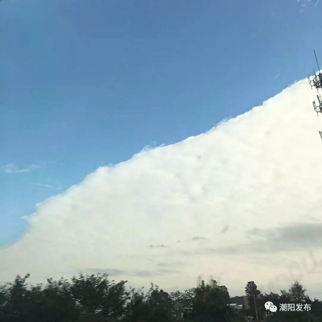 湖北襄阳现罕见阴阳天奇观，自然界的神秘画布