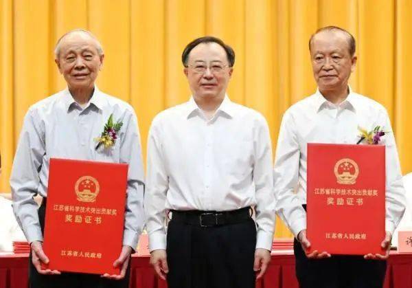 媒体评陈立泉、贲德两位院士获奖，科技之光，照亮未来